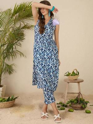 Floral Screen Printed V-Neck Pure Cotton Straight Kurta With Trousers 6
