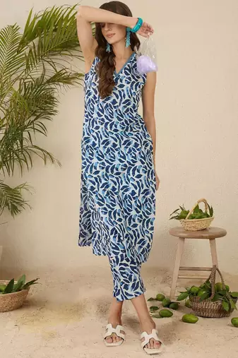 Floral Screen Printed V-Neck Pure Cotton Straight Kurta With Trousers