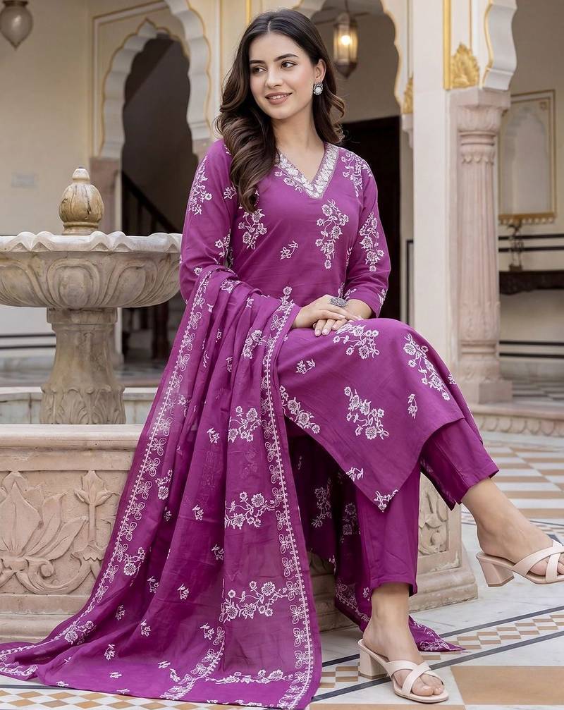 Women Floral Printed Regular Sequinned Pure Cotton Kurta with Trousers & With Dupatta