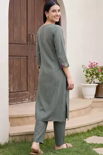 Women Embroidered Regular Thread Work Kurta with Trousers