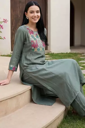 Women Embroidered Regular Thread Work Kurta with Trousers
