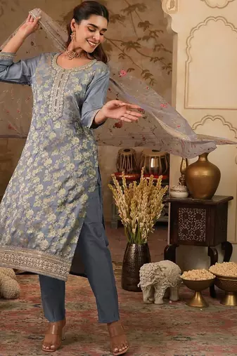 Women Ethnic Motifs Regular Kurta with Trousers & With Dupatta