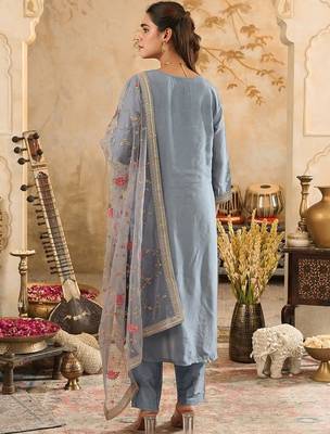 Women Ethnic Motifs Regular Kurta with Trousers & With Dupatta 5