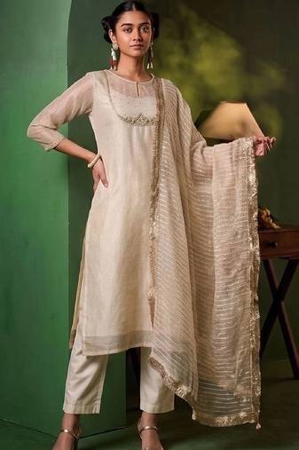 Women Regular Thread Work Kurta with Trousers & With Dupatta