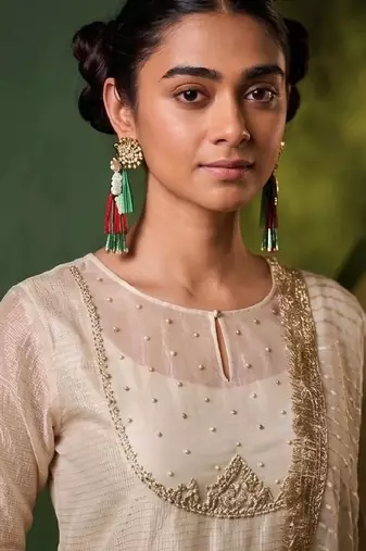 Women Regular Thread Work Kurta with Trousers & With Dupatta