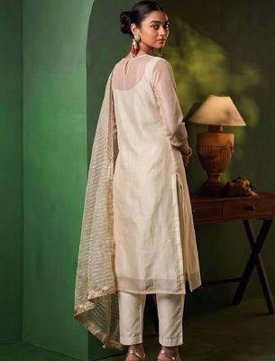 Women Regular Thread Work Kurta with Trousers & With Dupatta 3