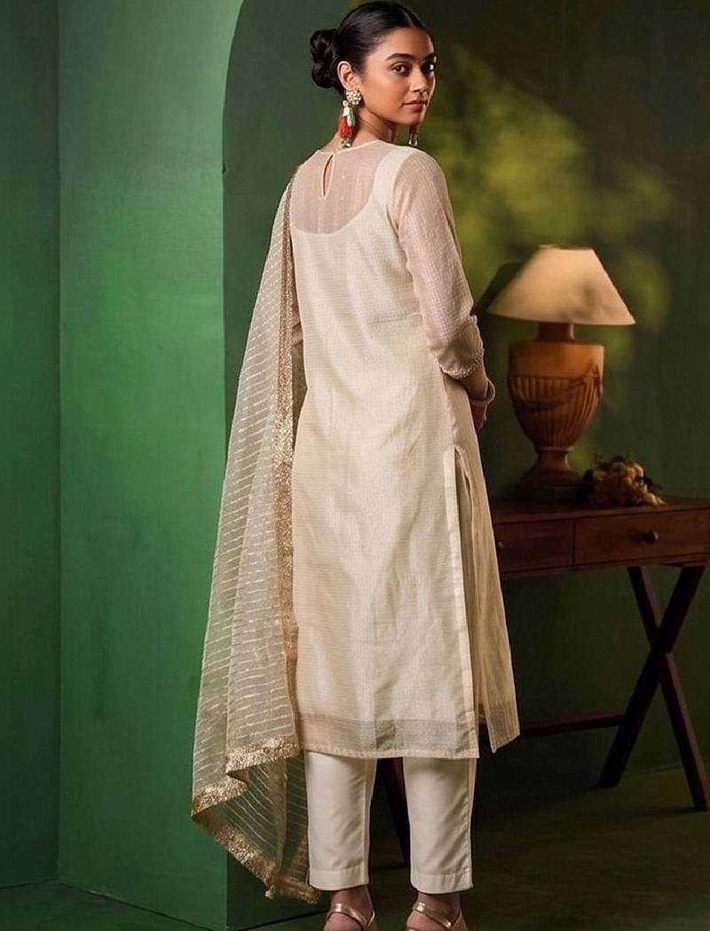Women Regular Thread Work Kurta with Trousers & With Dupatta