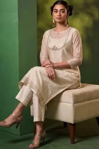 Women Regular Thread Work Kurta with Trousers & With Dupatta