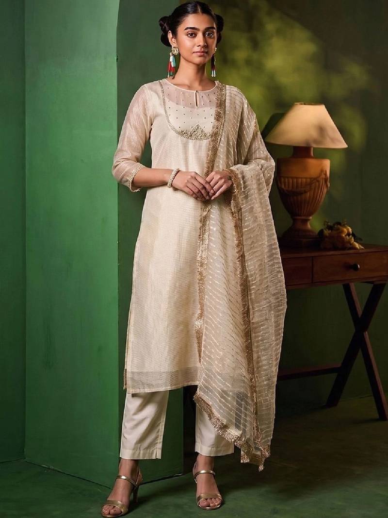 Women Regular Thread Work Kurta with Trousers & With Dupatta