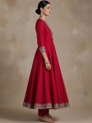 Women Ethnic Motifs Embroidered Regular Thread Work Kurta with Trousers & With Dupatta 5