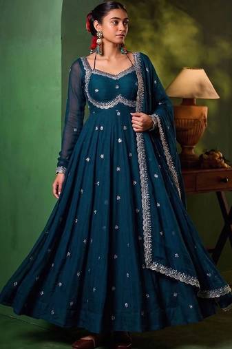 Women Ethnic Motifs Embroidered Empire Thread Work Kurta with Trousers & With Dupatta