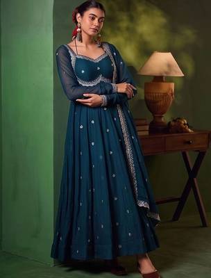 Women Ethnic Motifs Embroidered Empire Thread Work Kurta with Trousers & With Dupatta 3