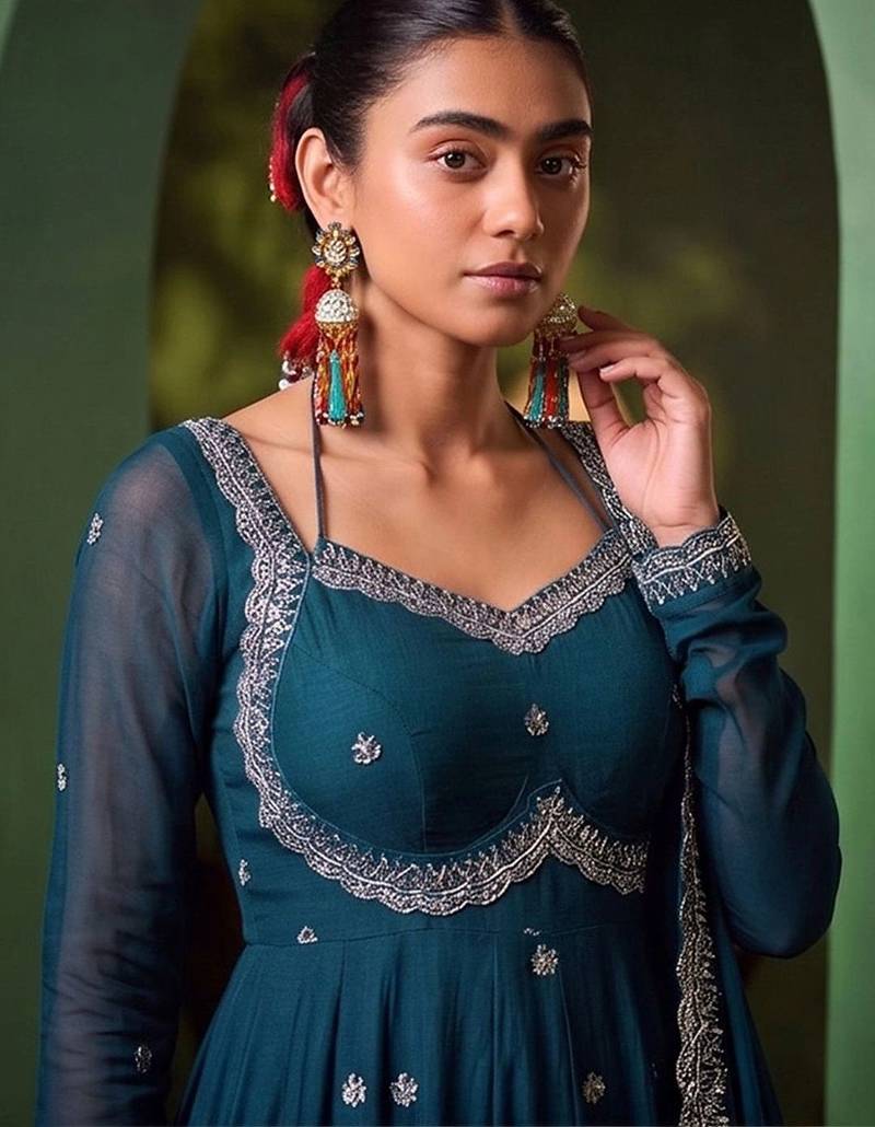 Women Ethnic Motifs Embroidered Empire Thread Work Kurta with Trousers & With Dupatta