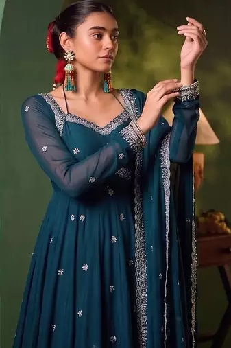 Women Ethnic Motifs Embroidered Empire Thread Work Kurta with Trousers & With Dupatta