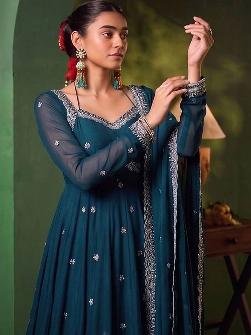 Women Ethnic Motifs Embroidered Empire Thread Work Kurta with Trousers & With Dupatta