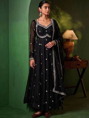 Women Ethnic Motifs Embroidered Empire Thread Work Kurta with Pyjamas & With Dupatta 1