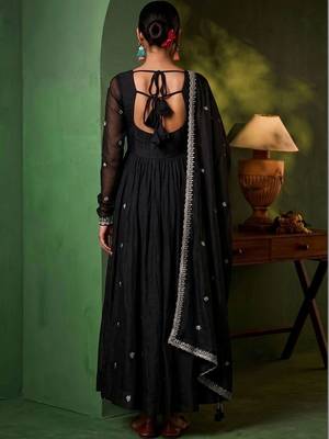 Women Ethnic Motifs Embroidered Empire Thread Work Kurta with Pyjamas & With Dupatta 2