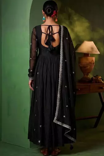 Women Ethnic Motifs Embroidered Empire Thread Work Kurta with Pyjamas & With Dupatta