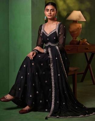 Women Ethnic Motifs Embroidered Empire Thread Work Kurta with Pyjamas & With Dupatta 3