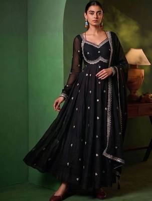 Women Ethnic Motifs Embroidered Empire Thread Work Kurta with Pyjamas & With Dupatta 5
