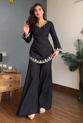 Black embroidery work silk crepe palazzo salwar suit set with organza silk dupatta 4