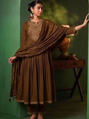Women Ethnic Motifs Embroidered Empire Thread Work Kurta with Trousers & With Dupatta 1