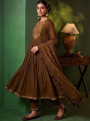 Women Ethnic Motifs Embroidered Empire Thread Work Kurta with Trousers & With Dupatta 4