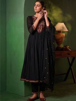 Women Ethnic Motifs Embroidered Empire Thread Work Kurta with Trousers & With Dupatta 4