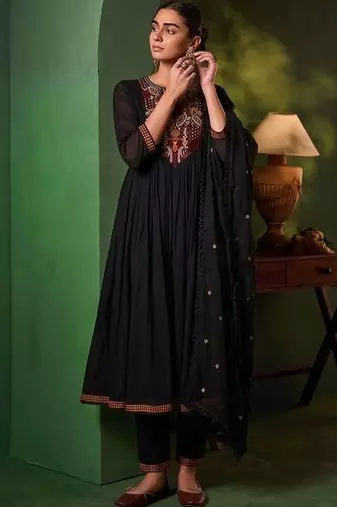 Women Ethnic Motifs Embroidered Empire Thread Work Kurta with Trousers & With Dupatta