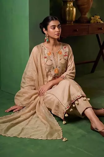 Women Ethnic Motifs Embroidered Regular Thread Work Chanderi Cotton Kurta with Trousers & With