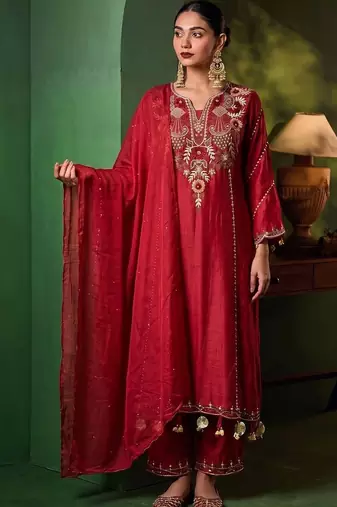Women Ethnic Motifs Embroidered Regular Thread Work Chanderi Cotton Kurta with Trousers & With