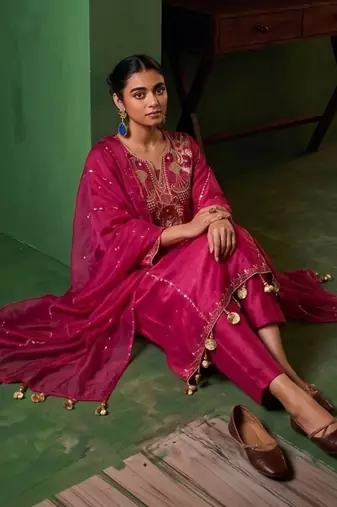 Women Ethnic Motifs Embroidered Regular Thread Work Chanderi Cotton Kurta with Trousers & With
