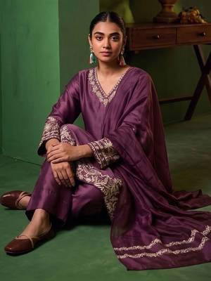 Women Ethnic Motifs Embroidered Regular Thread Work Kurta with Trousers & With Dupatta 5