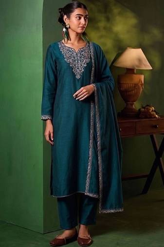 Women Ethnic Motifs Embroidered Regular Thread Work Kurta with Trousers & With Dupatta