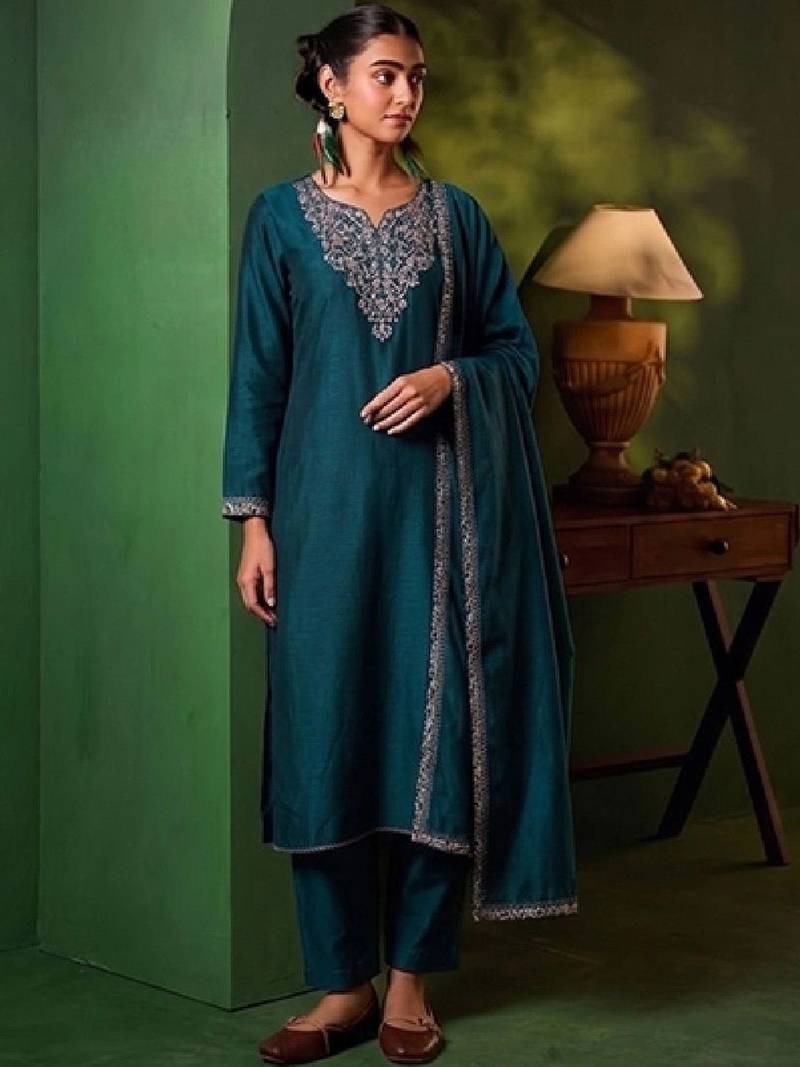 Women Ethnic Motifs Embroidered Regular Thread Work Kurta with Trousers & With Dupatta