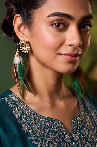 Women Ethnic Motifs Embroidered Regular Thread Work Kurta with Trousers & With Dupatta