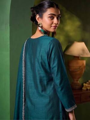 Women Ethnic Motifs Embroidered Regular Thread Work Kurta with Trousers & With Dupatta 3