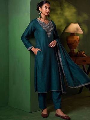 Women Ethnic Motifs Embroidered Regular Thread Work Kurta with Trousers & With Dupatta 5