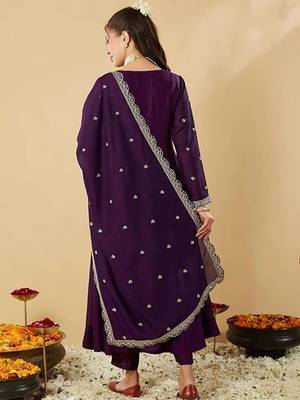 Women Ethnic Motifs Embroidered Regular Thread Work Kurta with Trousers & With Dupatta 4