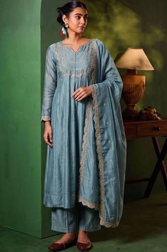 Women Ethnic Motifs Embroidered Empire Thread Work Kurta with Trousers & With Dupatta