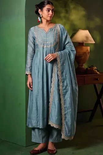 Women Ethnic Motifs Embroidered Empire Thread Work Kurta with Trousers & With Dupatta