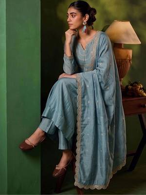 Women Ethnic Motifs Embroidered Empire Thread Work Kurta with Trousers & With Dupatta 2