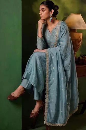 Women Ethnic Motifs Embroidered Empire Thread Work Kurta with Trousers & With Dupatta