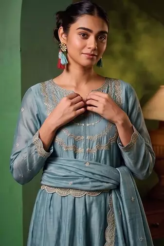 Women Ethnic Motifs Embroidered Empire Thread Work Kurta with Trousers & With Dupatta