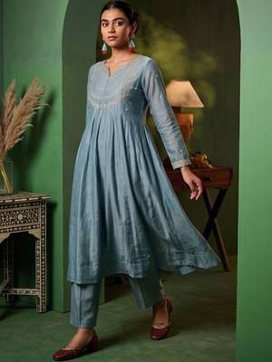 Women Ethnic Motifs Embroidered Empire Thread Work Kurta with Trousers & With Dupatta 4