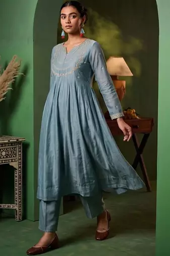 Women Ethnic Motifs Embroidered Empire Thread Work Kurta with Trousers & With Dupatta
