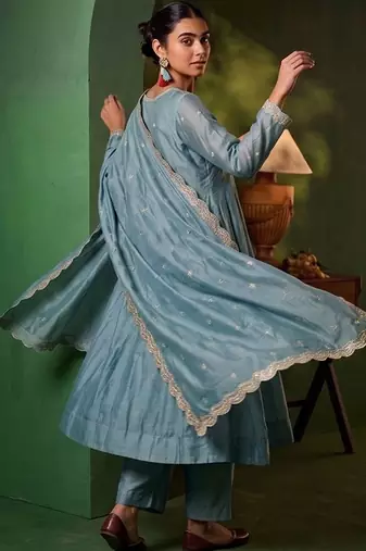 Women Ethnic Motifs Embroidered Empire Thread Work Kurta with Trousers & With Dupatta