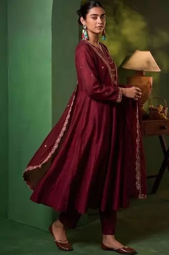 Women Ethnic Motifs Embroidered Regular Thread Work Kurta with Trousers & With Dupatta