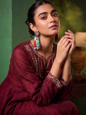 Women Ethnic Motifs Embroidered Regular Thread Work Kurta with Trousers & With Dupatta 7