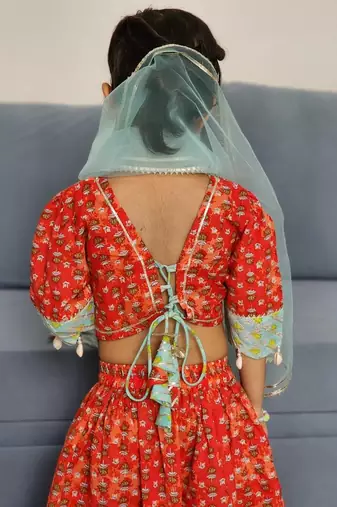 Red kaudi floral lehenga